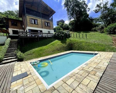 Casa de condomínio com 3 quartos sendo um suíte em Itaipava - Petrópolis, RJ