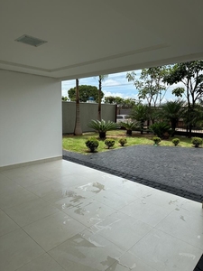 Casa em Asa Norte, Brasília/DF de 250m² 3 quartos à venda por R$ 799.000,00