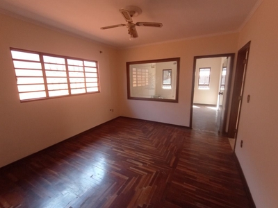 Casa em Jardim Redentor, Bauru/SP de 280m² 3 quartos à venda por R$ 750.000,00 ou para locação R$ 3.500,00/mes