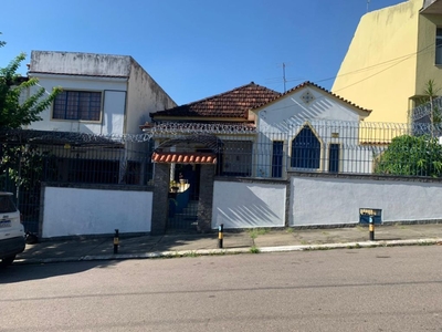 Casa em Santa Catarina, São Gonçalo/RJ de 700m² 4 quartos à venda por R$ 609.000,00