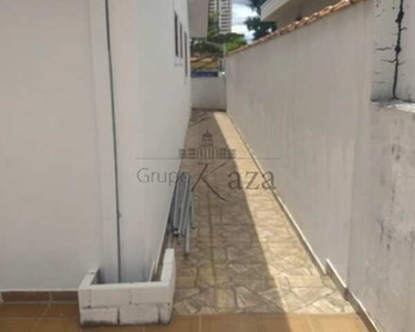 Casa Sobreloja Comercial ou Residencial - 3 Dormitórios - 123m²