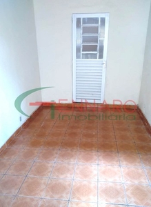 Casa terrea com 1 dorm. de vila - Vila Gumercindo