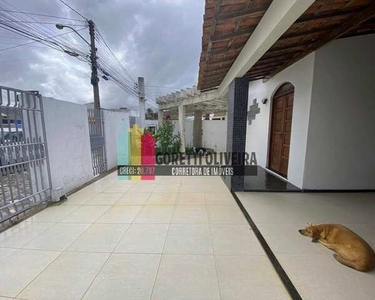 Vendo Casa / Ponto Comercial com 4/4, sendo 1 suíte no bairro Capuchinhos