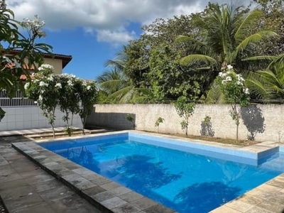 Casa com piscina na região caucaia, pronta para morar a poucos minutos da praia.