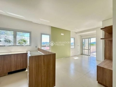 Cobertura com 2 quartos para alugar na rua manoel severino de oliveira, 371, lagoa da conceição, florianópolis, 94 m2 por r$ 4.500