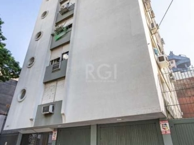 Ótimo e amplo apartamento no bom fim, com 171m² privativos (todo o andar), desocupado, reformado, de 3 dormitórios, suíte e vaga. possui living amplo para 3 ambientes, sala de jantar, 3 dormitórios se