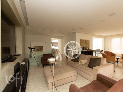 Apartamento à venda em Pinheiros com 343 m², 3 quartos, 3 suítes, 5 vagas