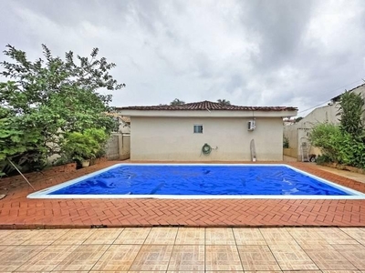 Casa com 4 quartos à venda, 486.0m²