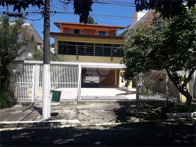 Casa com 4 quartos à venda ou para alugar em Alto De Pinheiros - SP