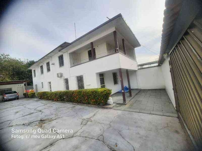 Casa com 8 quartos à venda no bairro Centro