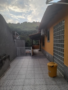 Casa em Engenho Pequeno, São Gonçalo/RJ de 360m² 3 quartos à venda por R$ 419.000,00