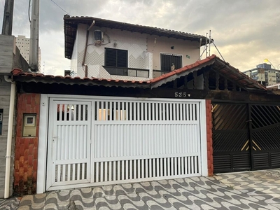 Sobrado em Vila Guilhermina, Praia Grande/SP de 84m² 2 quartos à venda por R$ 434.000,00