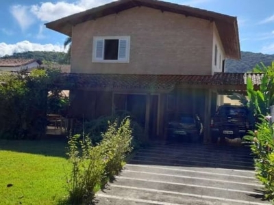 Ubatuba, toninhas- linda casa com 4 dormitórios a 50mts da praia das toninhas!