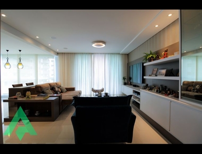 Apartamento no Bairro Vila Nova em Blumenau com 3 Dormitórios (3 suítes) e 173 m²