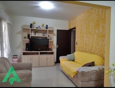 Casa no Bairro Itoupava Central em Blumenau com 2 Dormitórios (2 suítes) e 180 m²