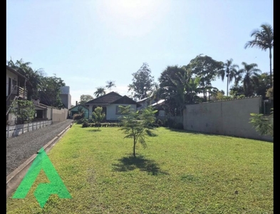 Casa no Bairro Itoupava Seca em Blumenau com 4 Dormitórios (2 suítes) e 268 m²