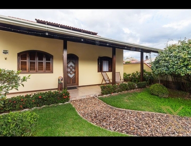 Casa no Bairro Passo Manso em Blumenau com 3 Dormitórios (1 suíte) e 207 m²