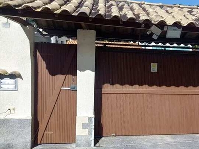 Alugo casa com 2 quartos e garagem próximo a praia de Piratininga