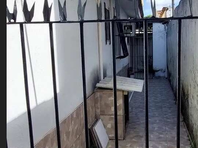 Locação casa térrea em Jardim Atlântico, 02 quartos 01 com suíte