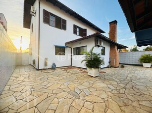 Casa 4 dorms à venda Rua Professor Américo Vespúcio Prates, Carianos - Florianópolis