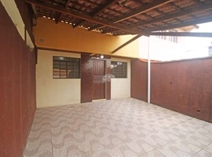 Casa com 3 quartos para alugar na rua paulo de frontin, 380, cajuru, curitiba, 70 m2 por r$ 1.900