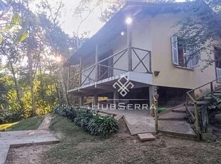 Charmosa casa de campo em prata dos aredes: seu refúgio na serra com 1 dormitório à venda, 60 m² por r$ 260.000 - albuquerque - teresópolis/rj