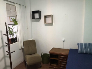 Quarto Mobiliado em Apartamento no Centro de Curitiba
