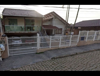 Casa no Bairro Escola Agrícola em Blumenau com 3 Dormitórios (1 suíte) e 35 m²