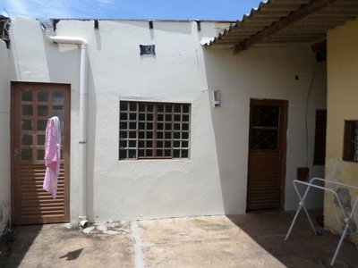 Alugo casa na Qr 423 de Samambaia
