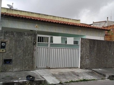 Casa à venda com suíte na Brasília com estrutura para primeiro andar.