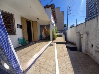 Casa para venda possui 406 metros quadrados com 4 quartos em Centro - Fortaleza - CE