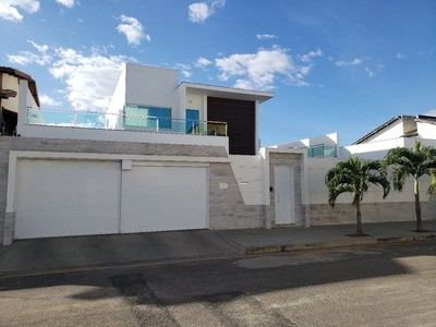 Casa para venda tem 315 metros quadrados em Vitória da Conquista - Bahia