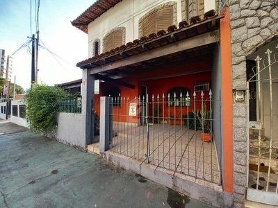 Livia Machado Imóveis aluga casa comercial com 03 quartos, 200m², em Bento Ferreira, Vitór