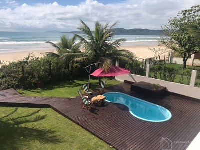 Maravilhosa casa beira mar com piscina -Mariscal Bombinhas