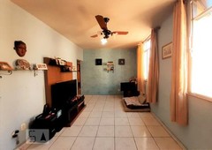 APARTAMENTO no 3º andar com 2 dormitórios e 1 garagem