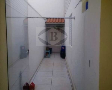 Casa a Venda no bairro Jardim Califórnia em Uberlândia - MG. 2 banheiros, 3 dormitórios, 1