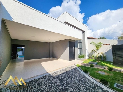 Casa com 3 quartos à venda, 240.0m²