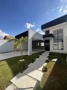 Casa com 3 quartos à venda, 300.0m²