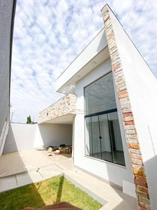 Casa com 3 quartos à venda, 300.0m²