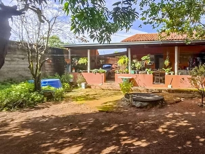 Casa com 3 quartos à venda, 400.0m²