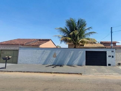 Casa com 3 quartos à venda, 446.0m²