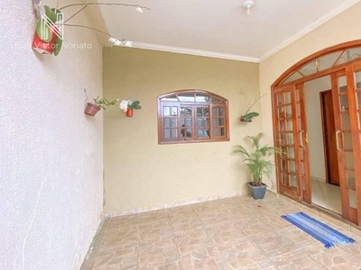 Casa com 4 quartos à venda, 225.0m²