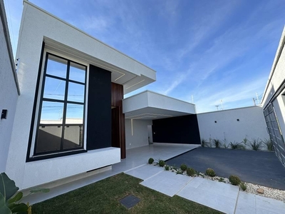 Casa com 4 quartos à venda, 284.0m²