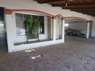 Casa com 5 quartos à venda, 490.0m²