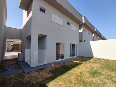 Cond. horizontal casa com 3 quartos à venda, 131.0m²