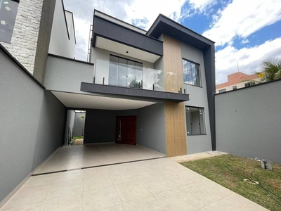 Sobrado com 3 quartos à venda, 172.0m²