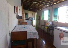 Casa com 3 quartos à venda no bairro Heliópolis, 90m²