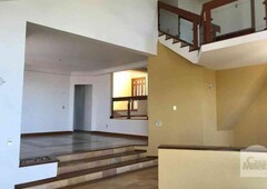 Casa com 4 quartos à venda no bairro Santa Lúcia, 438m²