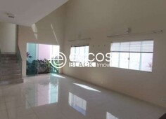 Casa em condomínio fechado com 5 quartos para alugar no Jardim das Palmeiras, Uberlândia , 329 m2 por R$ 6.300