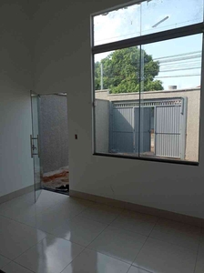 Casa com 2 quartos à venda no bairro Carolina Parque, 100m²